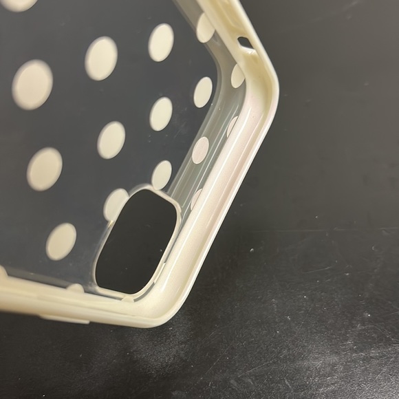 Kate Spade | iPhone 11 Pro Max Protective Case Clear/White Polka Dot - Picture 12 of 12